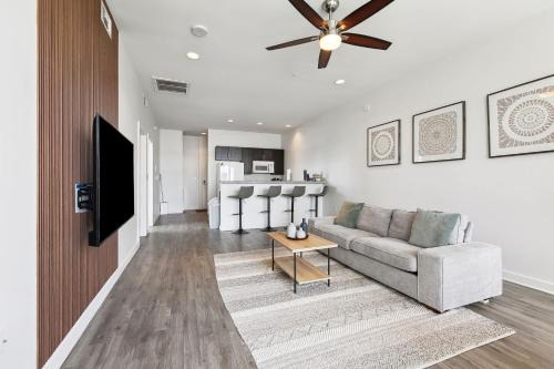 Baton Rouge Apartment | Stylish Downtown High-Rise - 2BD