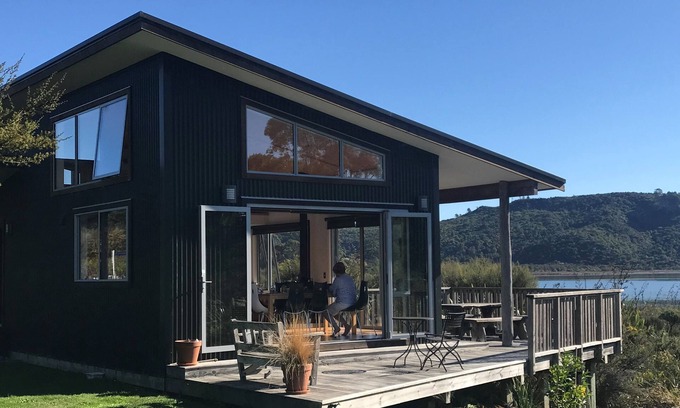 Parapara House | Stylish estuary-front bach