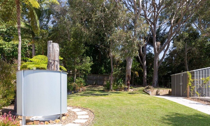 Bateau Bay House | Stylish family friendly beach house