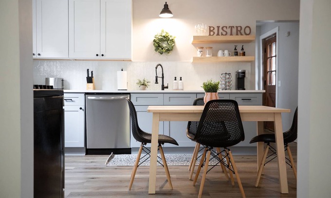 Highland House | Stylish Highland Park Home Near Popular Hotspots