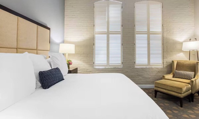 Central Business District Hotel | Stylish Historic Premier King, Near Museums & Arts District