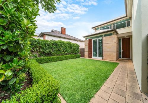 North Adelaide House | Stylish Home, Family - Walk to Pub,Cafes, 1KM CBD!
