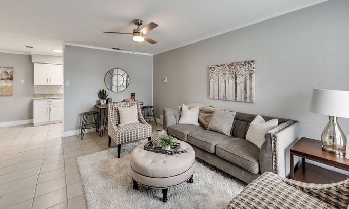 Duncanville House | Stylish Home-Perfect for Business /Leisure Travel