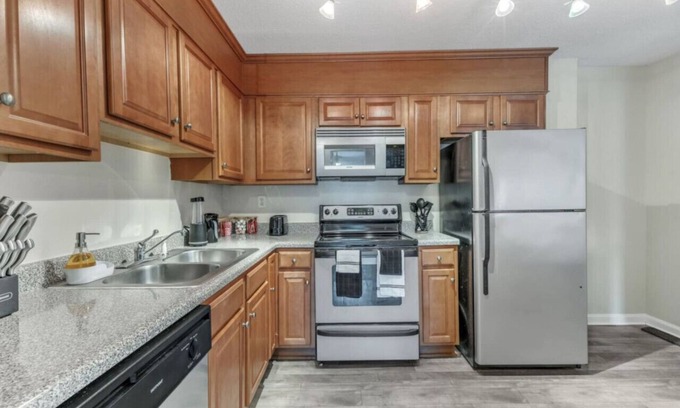 Crabtree Apartment | Stylish King 2BR Suite—in Crabtree Valley Raleigh!