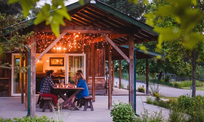 Mariposa House | Stylish lodge w/spa bathrooms, river, views, hot tub, between 2 Yosemite Gates