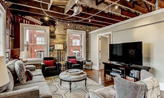 Yamacraw Village Apartment | Stylish Loft Next to City Market Downtown!