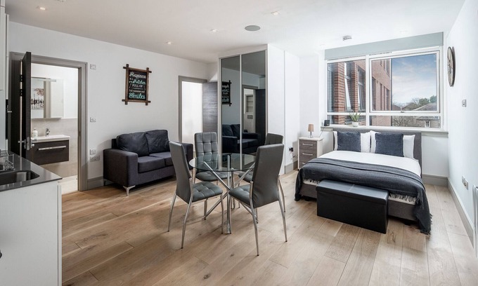 Tottenham Green Apartment | Stylish & Lovely Studio flat in Seven Sisters