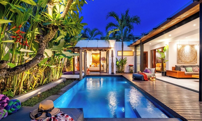 Kerobokan Villa | Stylish Luxe Design, 5-mins drive to Beach, BBQ, Peaceful, Cozy & Fast WIFI.
