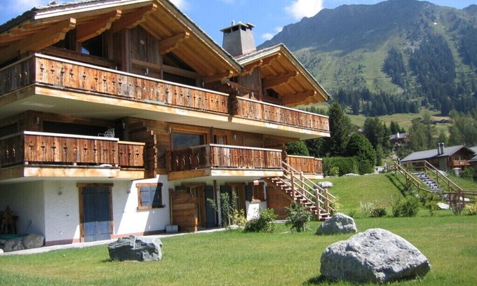 Verbier Apartment | Stylish luxury apartment with stunning south-facing views, garden & balcony