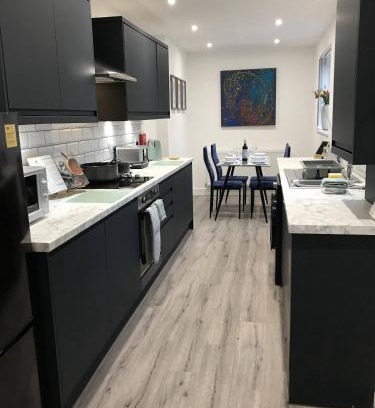 Whitefield Apartment | Stylish modern 3-bed house nr Manchester city ctr