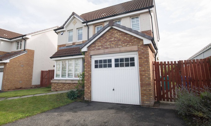 Motherwell House | Stylish, modern four bed house ideal for large groups,families or contractors