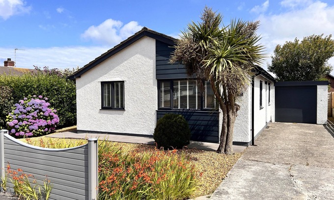 Holyhead House | Stylish Modern Home with Parking, Enclosed Garden