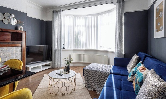 Fenham House | Stylish Newcastle Gem - Sleeps 9 - Parking