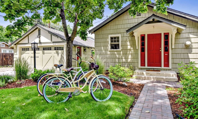 North End Cottage | Stylish North End Cottage in a Prime Location
