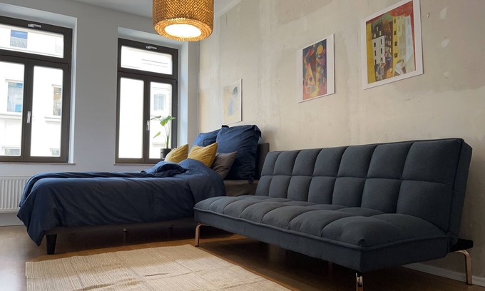 Reudnitz-Thonberg Apartment | Stylish old building with balcony (10 min to center)
