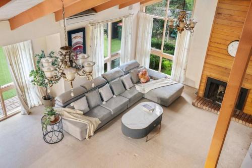 Wheelers Hill House | Stylish Retreat Family House 5BRM Wheelers Hill
