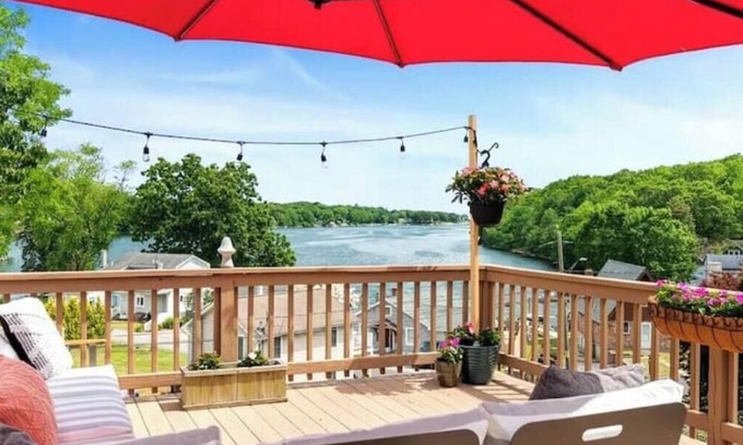 Waterford House | Stylish Retreat Waterviews