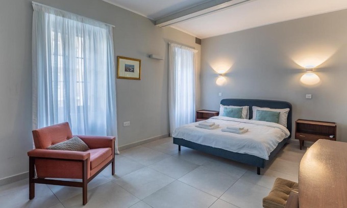 Floriana Apartment | Stylish Retro Suites