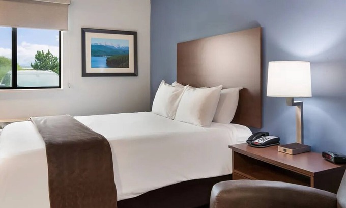 Shakopee Hotel | Stylish Room w/Kitchen Just Minutes from Valleyfair Park!