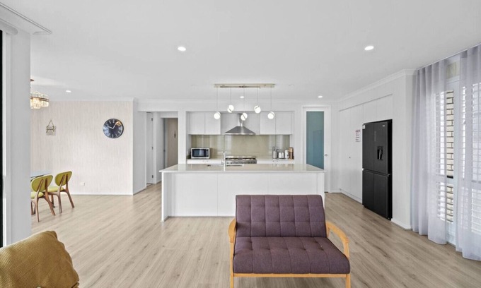 Spring Mountain House | Stylish & Spacious 3BR 2BA in Spring Mountain