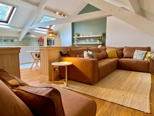 Porthmadog Apartment | Stylish & Spacious Town Centre Duplex Apartment