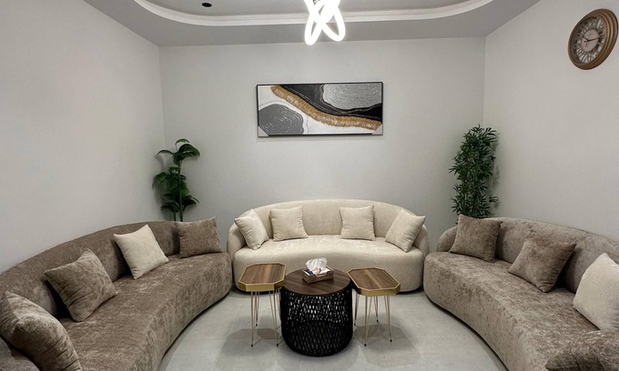 Jeddah Apartment | Stylish Stay for Families - 2BR Apartment - WiFi + Streaming