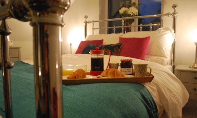 Fleet Apartment | Stylish-Stays Covert Cottage, Fleet Stylish Cottage, Parking, Patio, Dog Friendly, EV