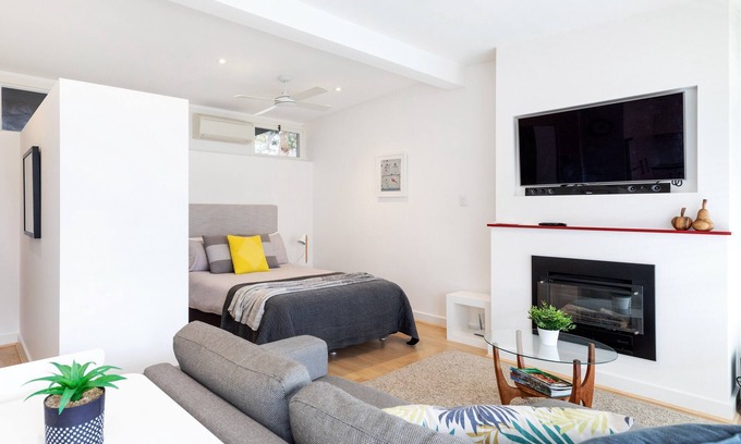 Hazelwood Park Apartment | Stylish Studio Apartment