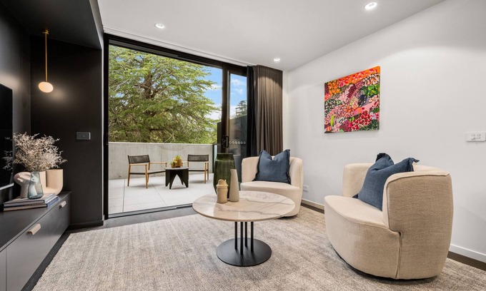 Braddon Apartment | Stylish Studio in Braddon with Communal Area