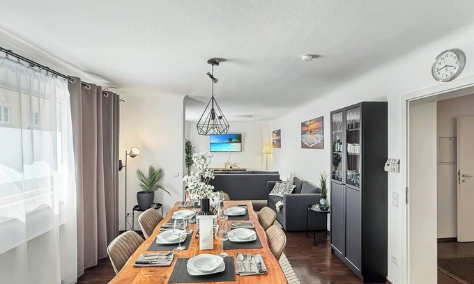 Gansheide Apartment | Stylish Stuttgart Stay – 11 Pax, Stilvoller Stuttgart Aufenthalt für 11 Pers