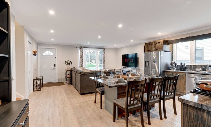 Sudbury House | Stylish Sudbury Stay | Hot Tub | Pet-Friendly | Great for Families