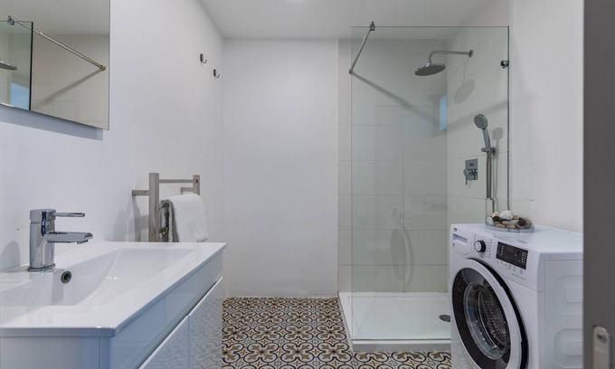 Floriana Apartment | Stylish Top Floor Suite