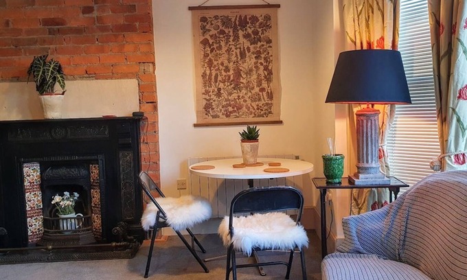 Nailsworth Apartment | Stylish Town Centre Studio Apartment