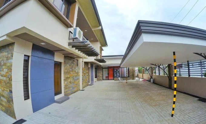 Balanga Apartment | Stylish Townhouse in Balanga City Quiet Neighborhood