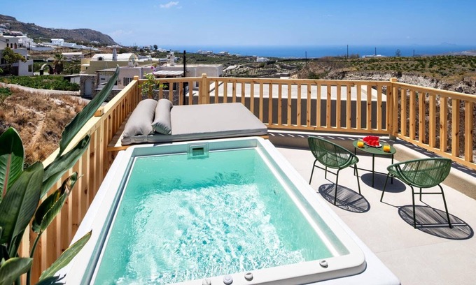 Pyrgos Apartment | Stylish two bedroom apartment with outdoor Hot Tub and private parking