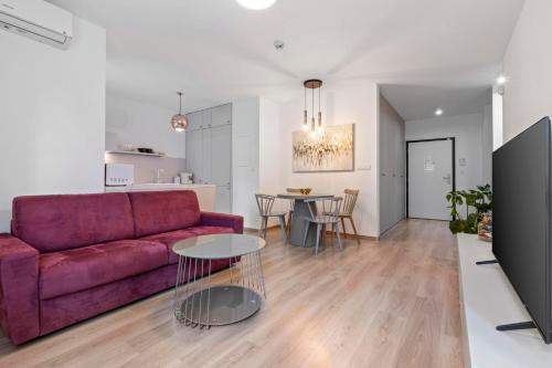 Nove Mesto Apartment | Stylish Urban apartment-Garden&Parking&AC