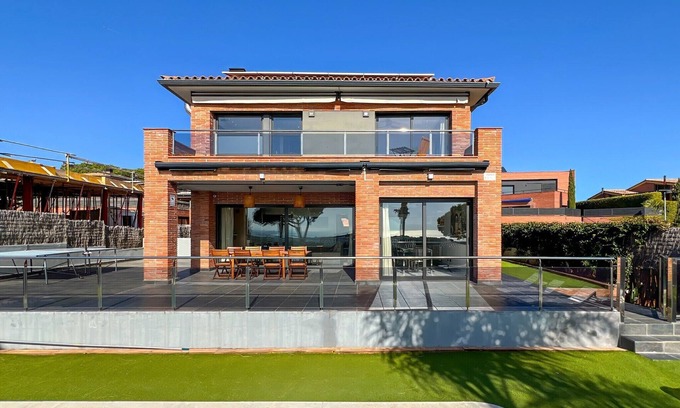 Caldes d'Estrac Villa | Stylish villa with saltwater pool