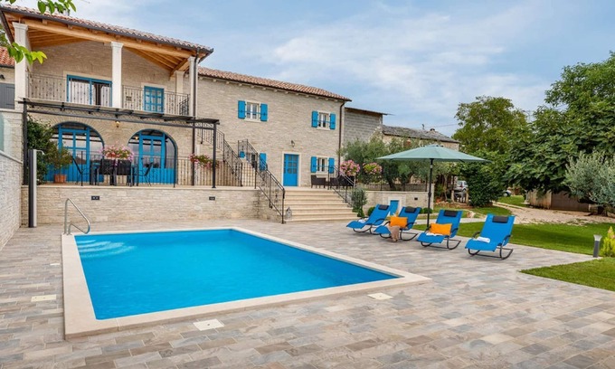 Cepic Villa | Stylish villa with swimming pool and garden
