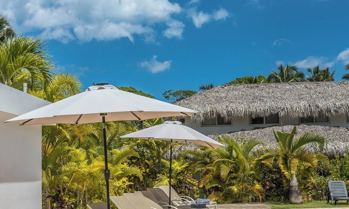 El Centro Villa | Sueños 8 – 2BR Villa with Pool, Starlink Walk to Beach & Shops – Las Terrenas