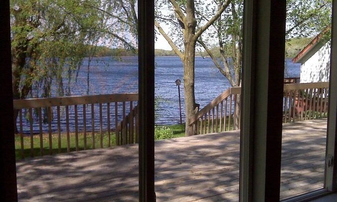 Elkhorn House | Sugar Creek Lake House! - A lakefront paradise since 2009