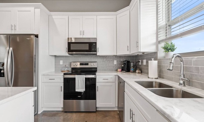 Youngsville House | Sugarcane House KING Beds Near Sports Complex Luxe