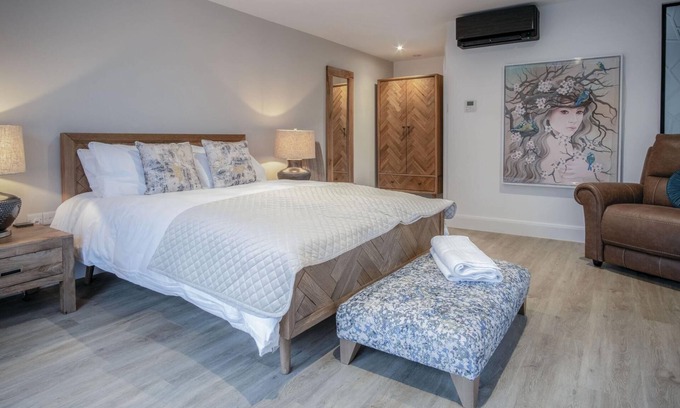 Pen-y-cae Apartment | Suite 1 - Sleeping Giant Hotel - Pen Y Cae Inn