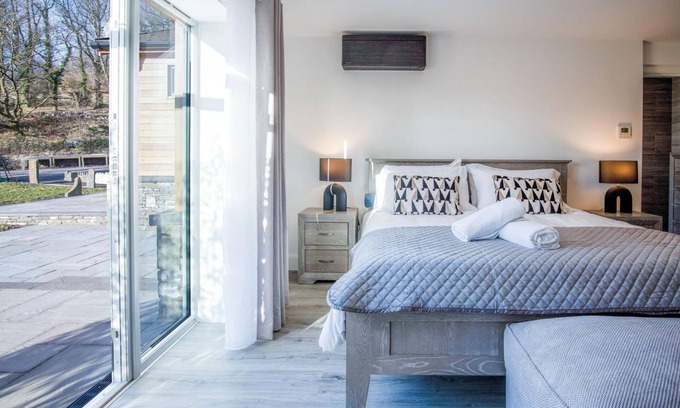 Pen-y-cae Apartment | Suite 10 - Sleeping Giant Hotel - Pen Y Cae Inn