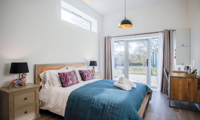 Pen-y-cae Apartment | Suite 11 - Sleeping Giant Hotel - Pen Y Cae Inn