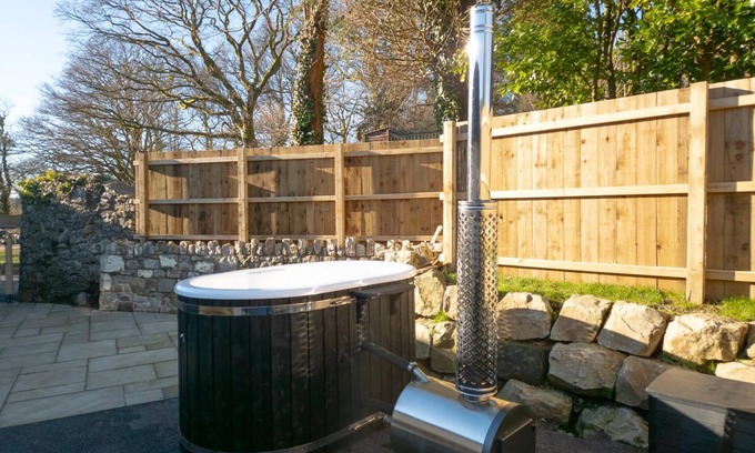 Pen-y-cae Apartment | Suite 14 - Sleeping Giant Hotel - Pen Y Cae Inn