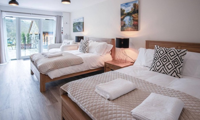 Pen-y-cae Apartment | Suite 3 - Sleeping Giant Hotel - Pen Y Cae Inn