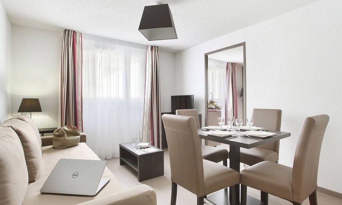 Les Chartreux Condo | Suite Climatisée. 200m du Métro. Wi-Fi GRATUIT