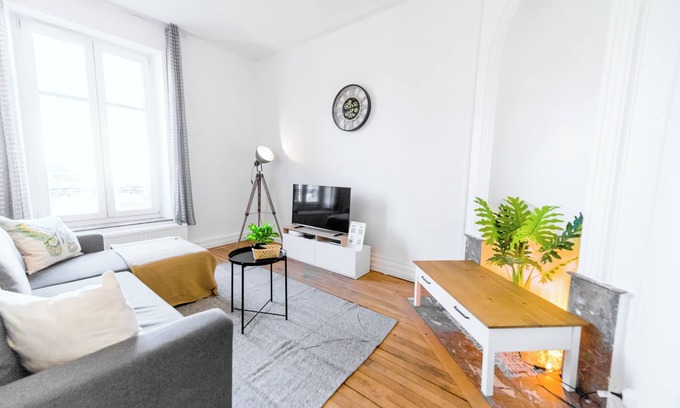 Saint-Pierre - Rene II - Bonsecours Apartment | Suite double Fabriques, central, parking nearby