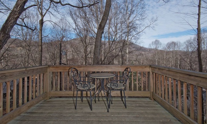 Maggie Valley House | Suite Escape Mountainside Retreat