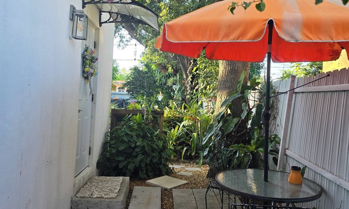 North Miami Apartment | Suite Life at Chez Mercedes